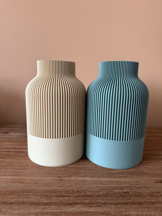 Moderne Vaas in een Samensmelting van Japanse en Scandinavische Stijl